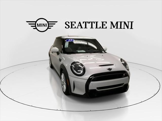 Photo of 2023 White Silver Metallic MINI Hardtop