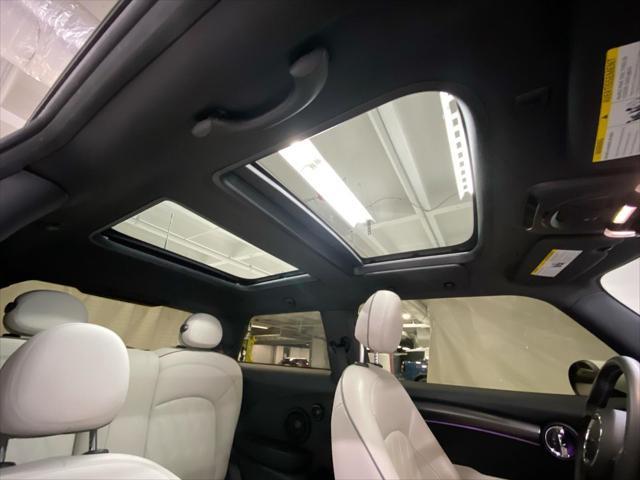 Photo of 2023 White Silver Metallic MINI Hardtop