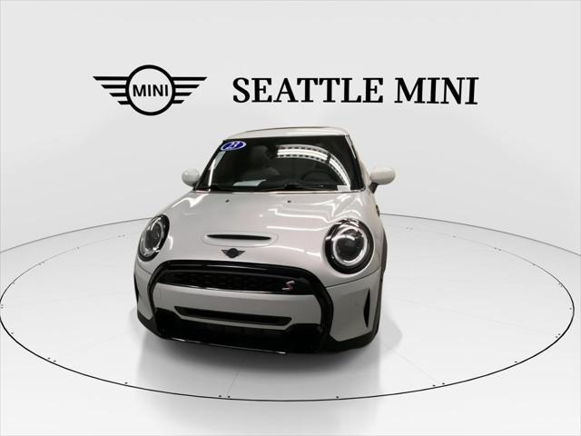 Photo of 2023 White Silver Metallic MINI Hardtop