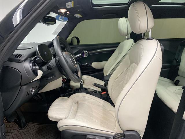 Photo of 2023 White Silver Metallic MINI Hardtop