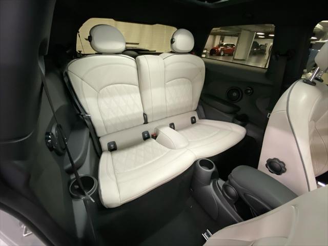 Photo of 2023 White Silver Metallic MINI Hardtop