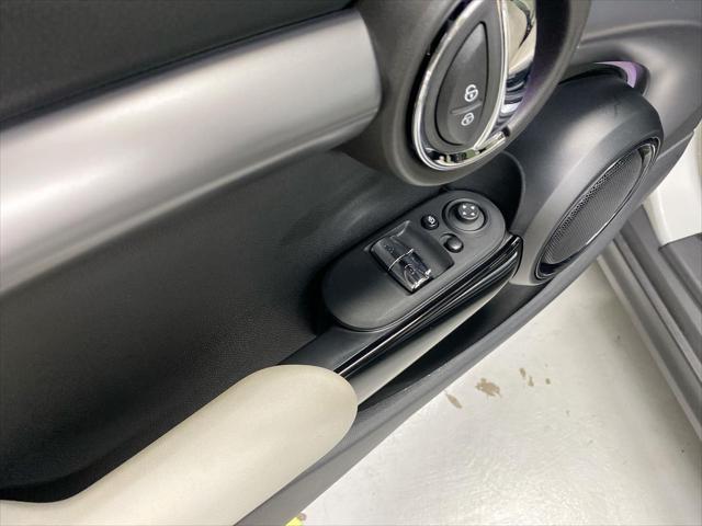 Photo of 2023 White Silver Metallic MINI Hardtop