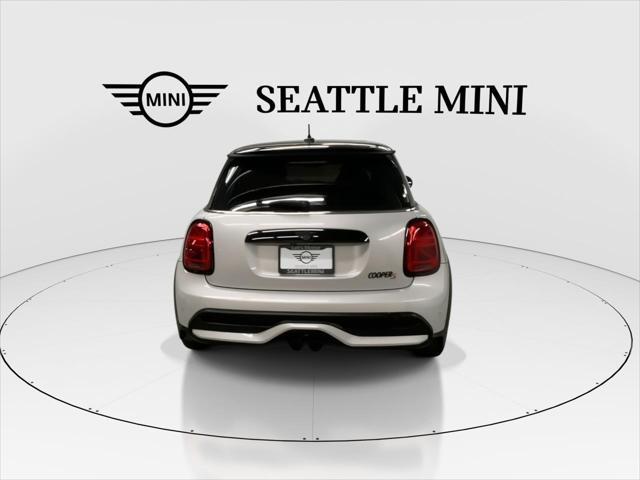 Photo of 2023 White Silver Metallic MINI Hardtop