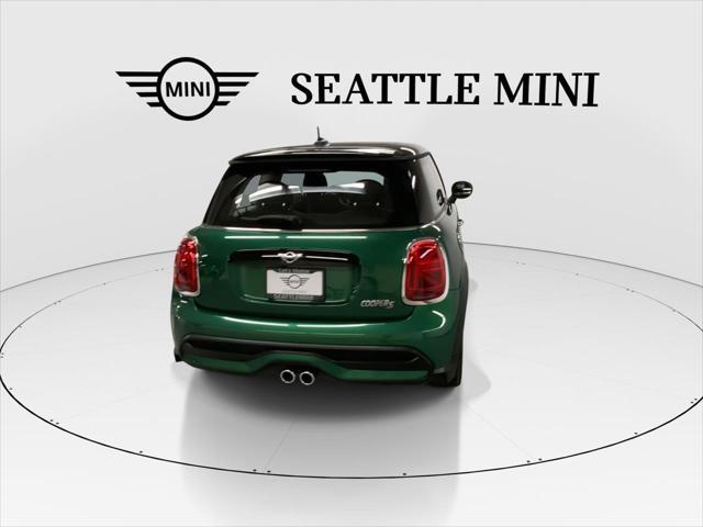 Photo of 2023 British Racing Green IV Metallic MINI Hardtop