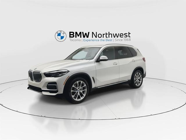 Photo of 2022 Mineral White Metallic BMW X5