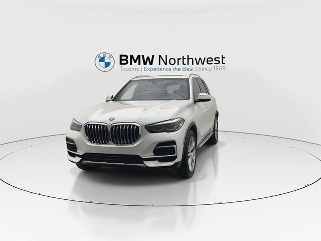 Photo of 2022 Mineral White Metallic BMW X5