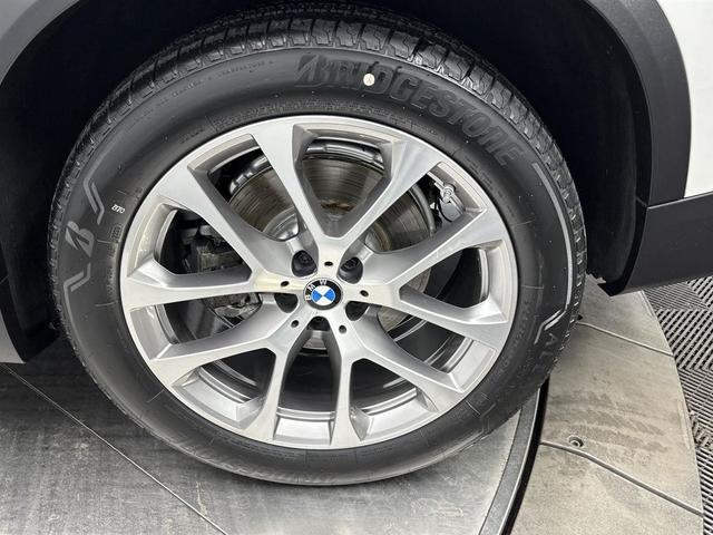 Photo of 2022 Mineral White Metallic BMW X5