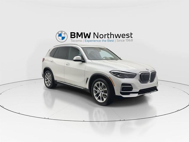 Photo of 2022 Mineral White Metallic BMW X5