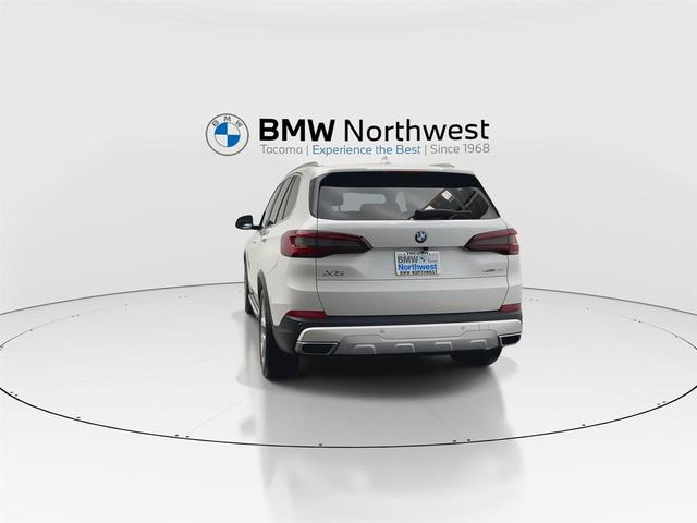 Photo of 2022 Mineral White Metallic BMW X5