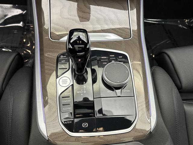 Photo of 2022 Mineral White Metallic BMW X5