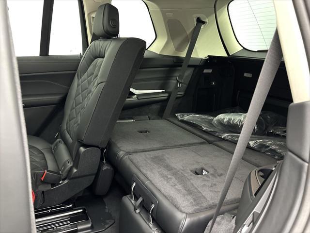 Photo of 2026 Sparkling Copper Metallic BMW X7