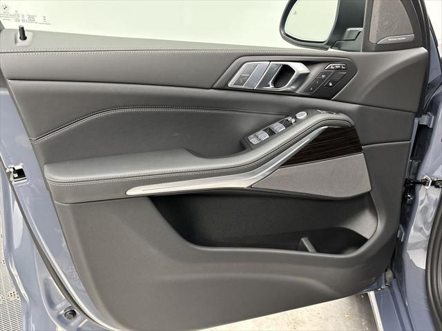 Photo of 2026 Sparkling Copper Metallic BMW X7