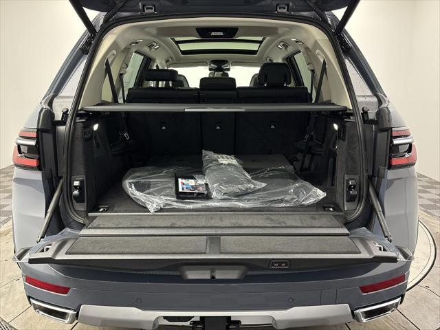 Photo of 2026 Sparkling Copper Metallic BMW X7