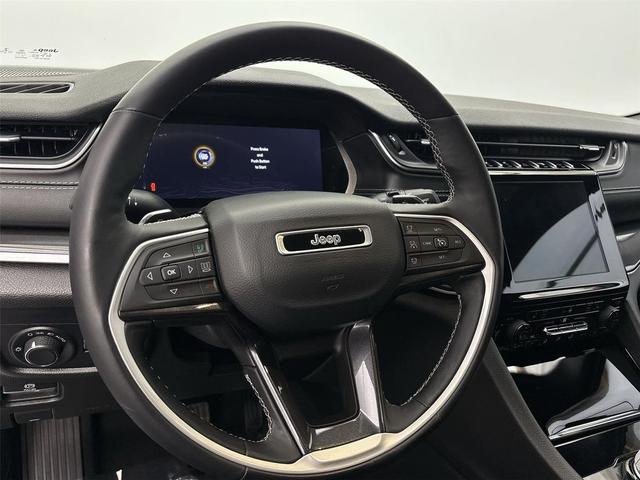 Photo of 2022 Silver Zynith Jeep Grand Cherokee L