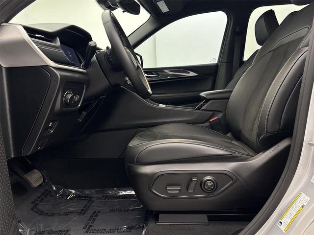 Photo of 2022 Silver Zynith Jeep Grand Cherokee L