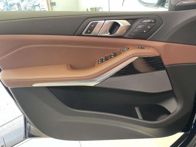Photo of 2026 Tanzanite Blue II Metallic BMW X7