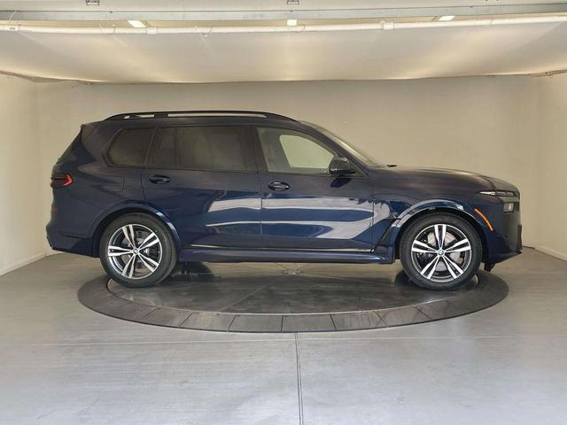 Photo of 2026 Tanzanite Blue II Metallic BMW X7
