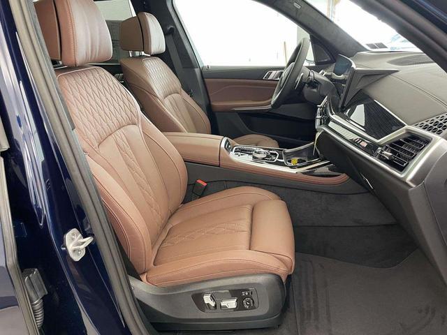 Photo of 2026 Tanzanite Blue II Metallic BMW X7