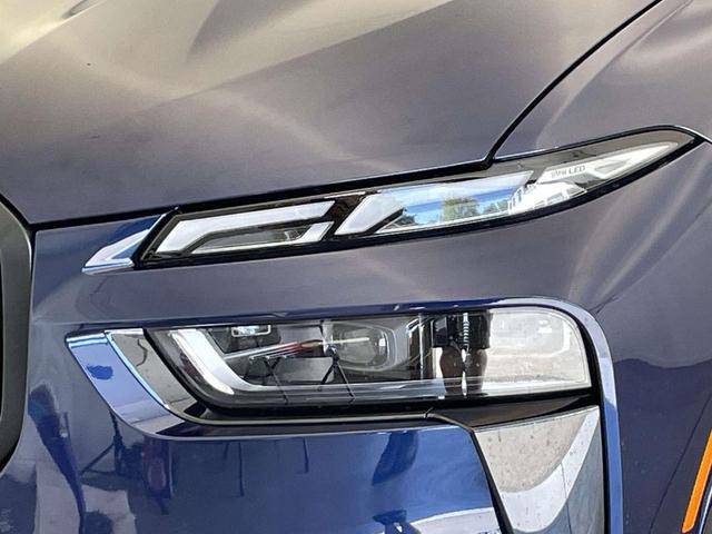 Photo of 2026 Tanzanite Blue II Metallic BMW X7