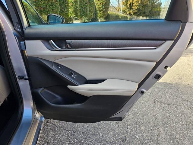 Photo of 2019 Lunar Silver Metallic Honda Accord
