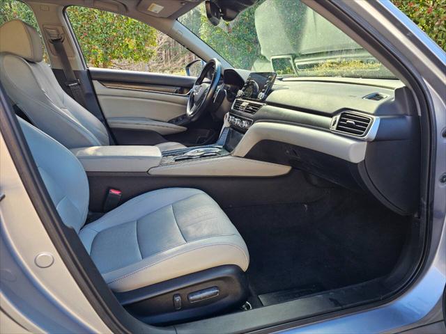 Photo of 2019 Lunar Silver Metallic Honda Accord