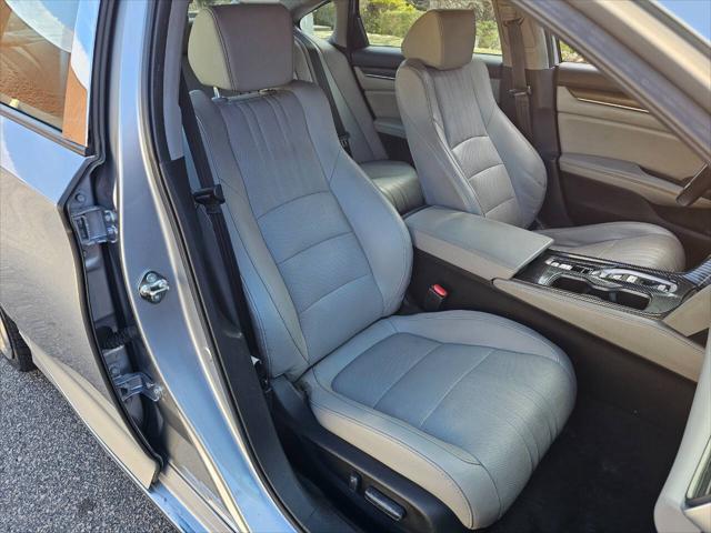 Photo of 2019 Lunar Silver Metallic Honda Accord