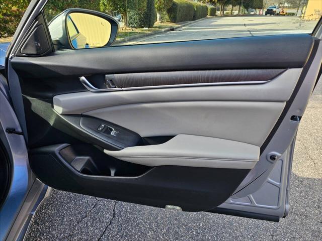 Photo of 2019 Lunar Silver Metallic Honda Accord