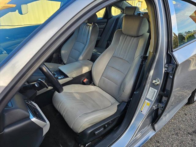 Photo of 2019 Lunar Silver Metallic Honda Accord
