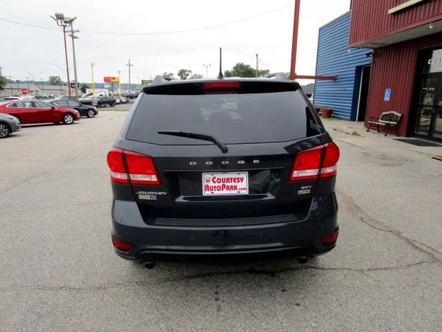 Photo of 2018 Gray Dodge Journey