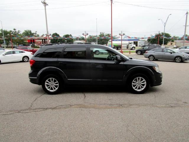 Photo of 2018 Gray Dodge Journey