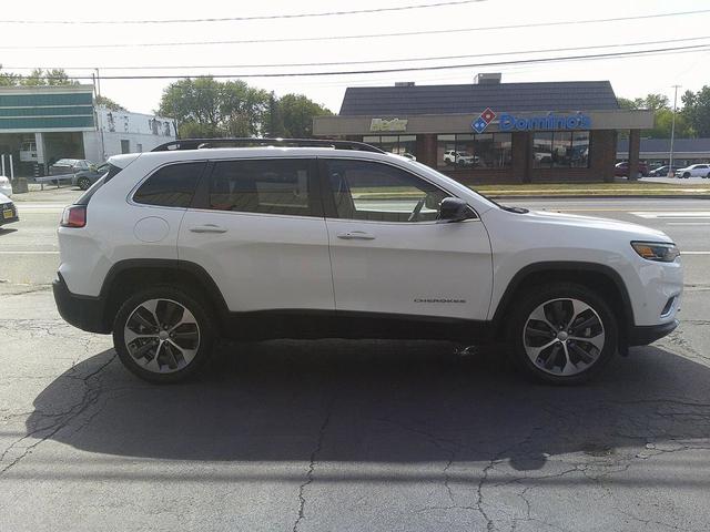 Photo of 2022 Bright White Clearcoat Jeep Cherokee