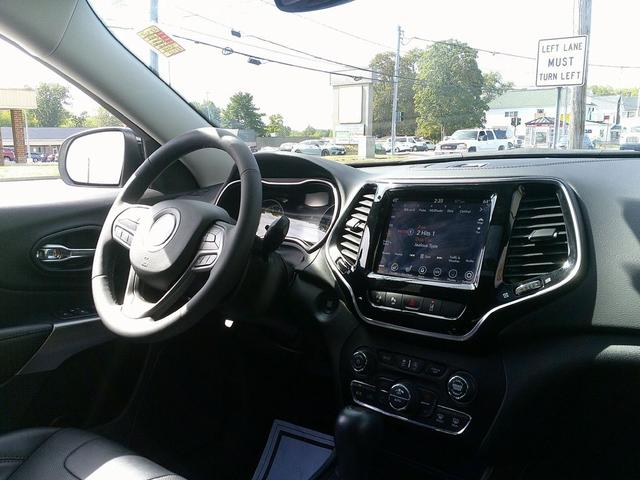 Photo of 2022 Bright White Clearcoat Jeep Cherokee