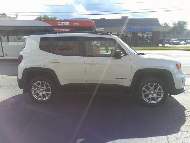 Photo of 2022 Alpine White Clearcoat Jeep Renegade