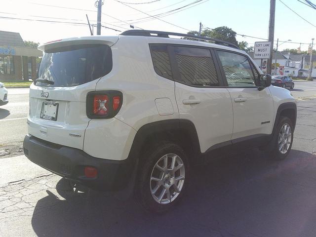 Photo of 2022 Alpine White Clearcoat Jeep Renegade
