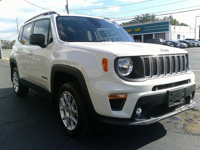 Photo of 2022 Alpine White Clearcoat Jeep Renegade