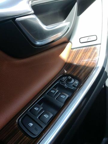 Photo of 2015 Power Blue Metallic Volvo V60