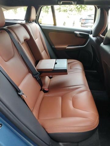 Photo of 2015 Power Blue Metallic Volvo V60