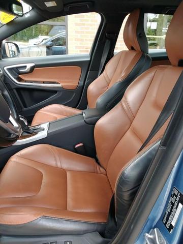 Photo of 2015 Power Blue Metallic Volvo V60