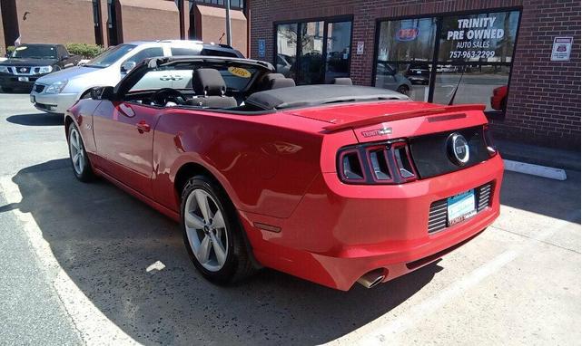 Photo of 2014 Race Red Ford Mustang