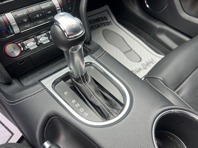 Photo of 2019 Shadow Black Ford Mustang