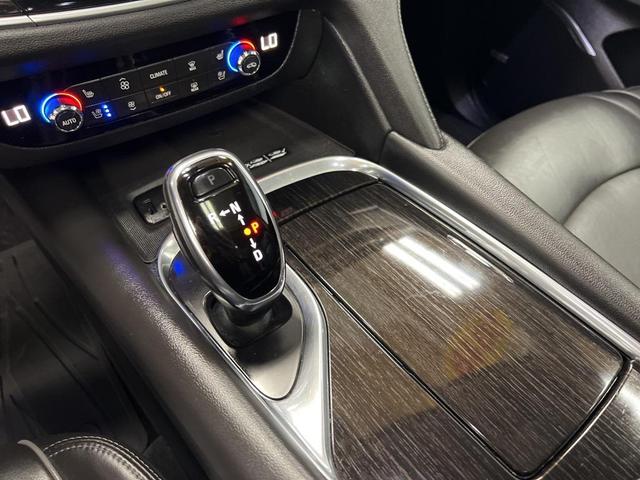 Photo of 2019 White Frost Tricoat Buick Enclave