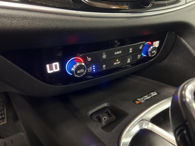 Photo of 2019 White Frost Tricoat Buick Enclave