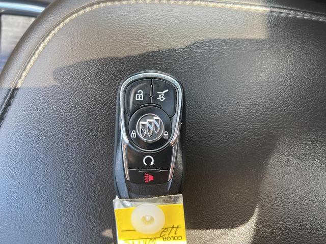 Photo of 2019 White Frost Tricoat Buick Enclave