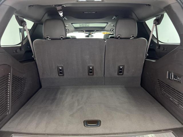 Photo of 2022 White Frost Tricoat GMC Yukon XL