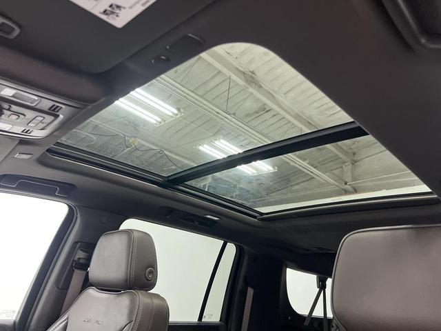 Photo of 2022 White Frost Tricoat GMC Yukon XL