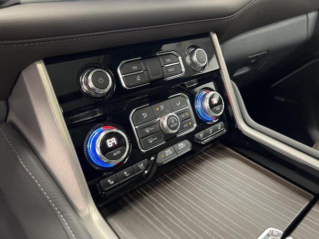 Photo of 2022 White Frost Tricoat GMC Yukon XL