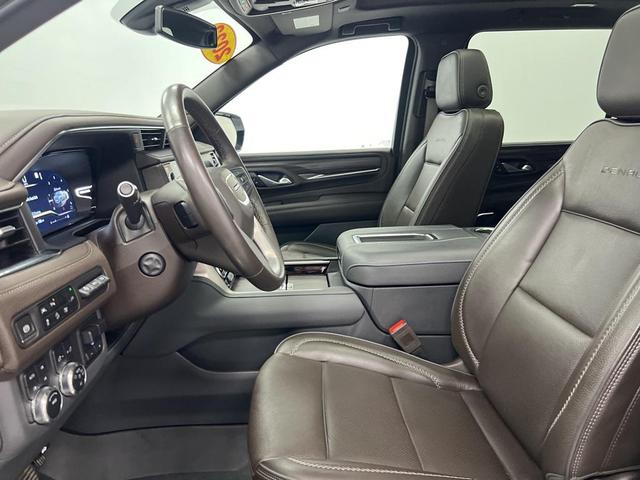 Photo of 2022 White Frost Tricoat GMC Yukon XL
