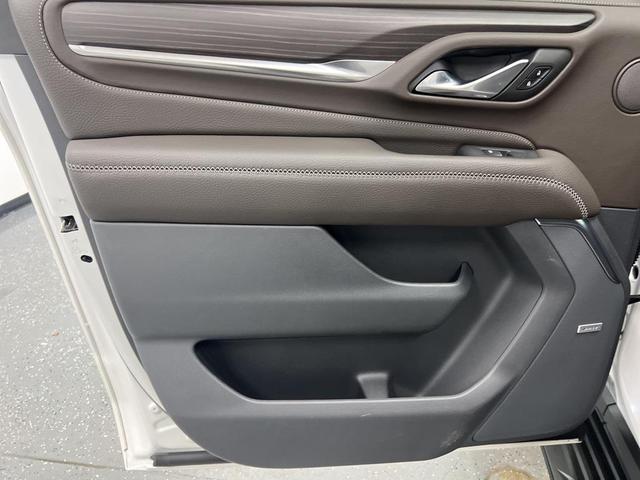 Photo of 2022 White Frost Tricoat GMC Yukon XL