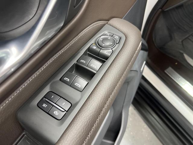 Photo of 2022 White Frost Tricoat GMC Yukon XL