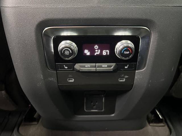 Photo of 2022 White Frost Tricoat GMC Yukon XL